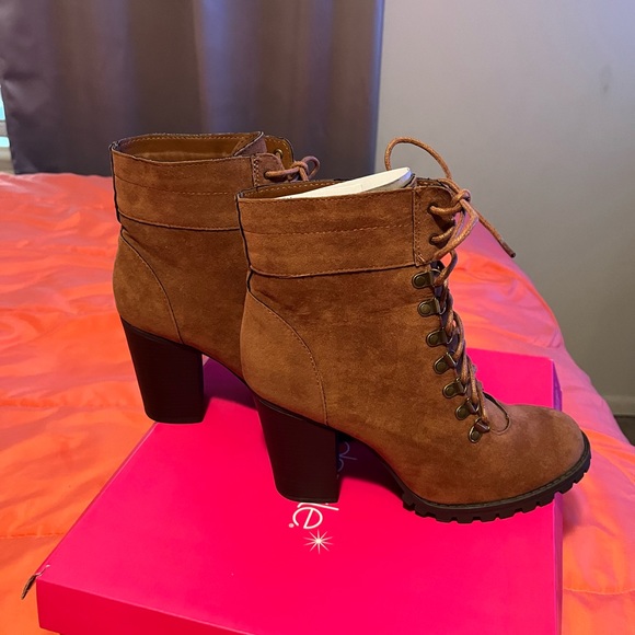 Shoe Dazzle Chunky heel booties. Brand New! - Picture 4 of 6